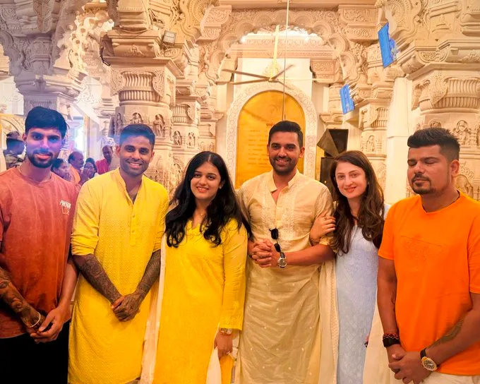 mi-cricketers-visited-ayodhya-ram-mandir